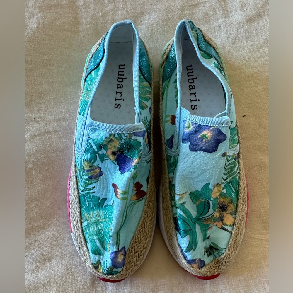 UUBARIS Women’s Embroidered Floral Loafers Slip On Sneakers Size 7 NEW WITH TAGS